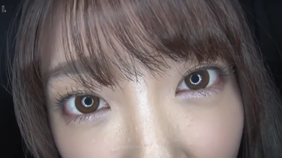 室内 · 脸部特写 · 自然 · 凝视 · 正面 · 不详 · 环形灯影