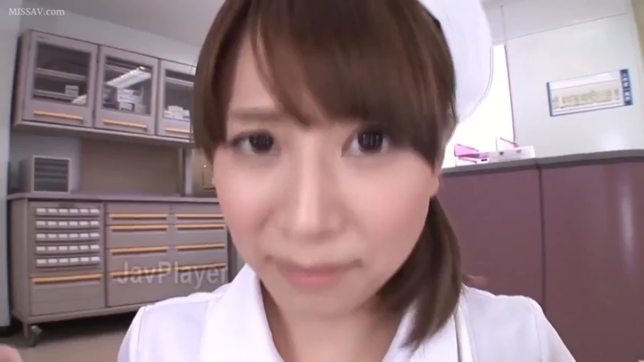 俯身 · 护士服 · 脸部特写 · 诊疗室