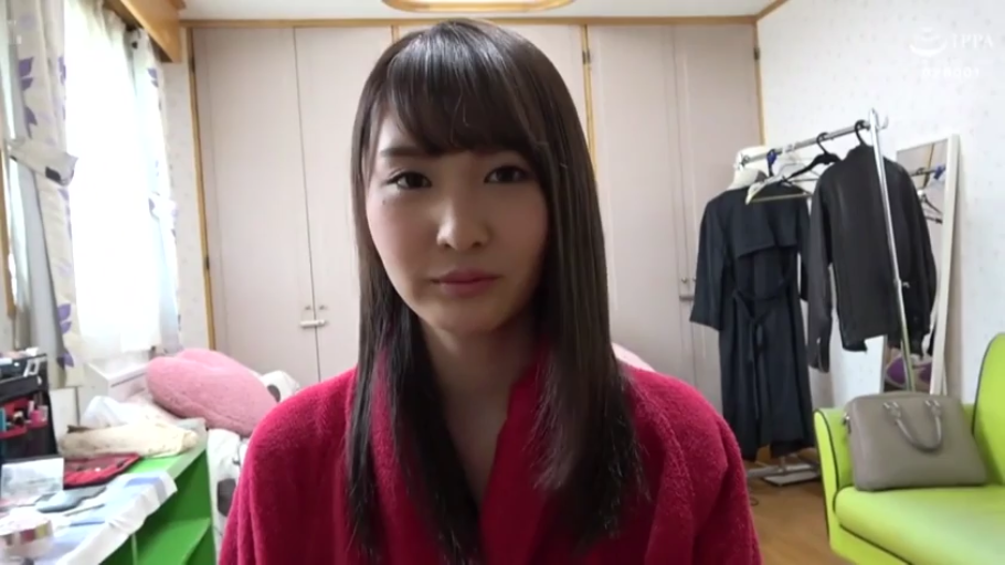 脸部特写 · 卧室 · 平静 · 注视镜头 · 长发 · 正面坐姿 · 红色浴袍 · 背景衣架