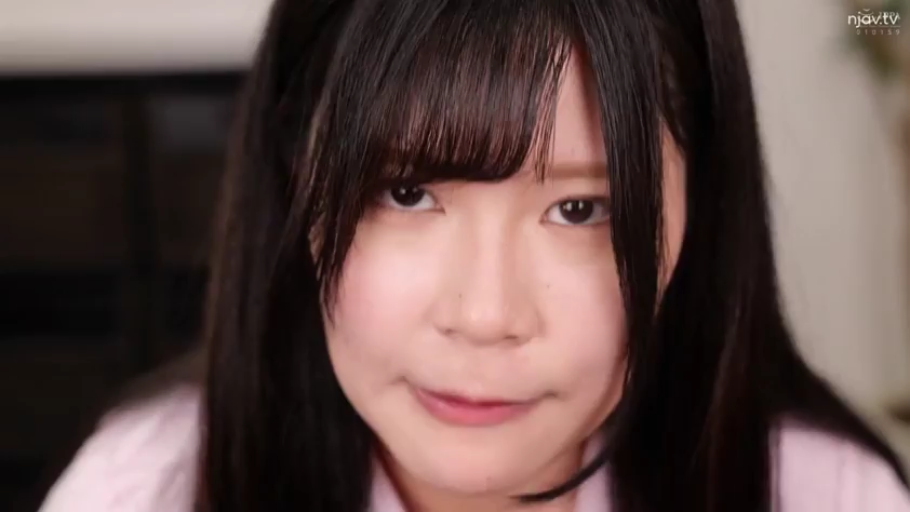 室内 · 脸部特写 · 粉色衬衫