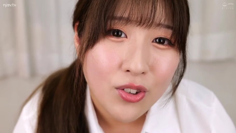 室内 · 脸部特写 · 白色衬衫