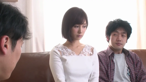 Sitting Posture · Conversation · Serious · Sofa · Living room · Half-body · 家庭伦理 · 蕾丝白裙