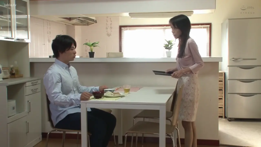 站姿 · 严肃 · 服务 · 冰箱 · 熟女 · 半身裙 · 饭厅