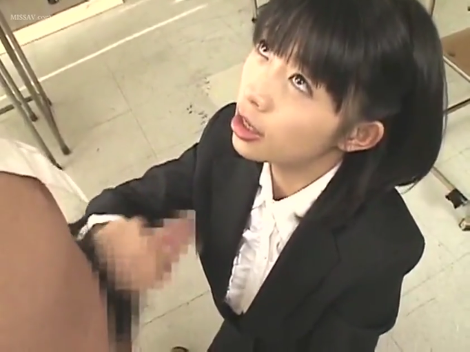 护士服 · 站立 · 平静 · 否 · 展示内衣 · 白色内衣 · 制服诱惑 · 医务室