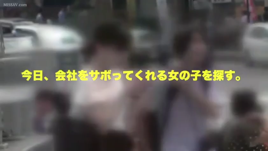 站立 · 全景 · 打码 · 休闲服 · 模糊 · 户外街道 · 街头搭讪