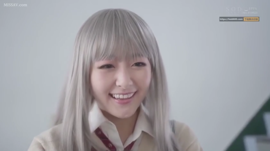 室内 · 校服 · 面部特写 · 正面