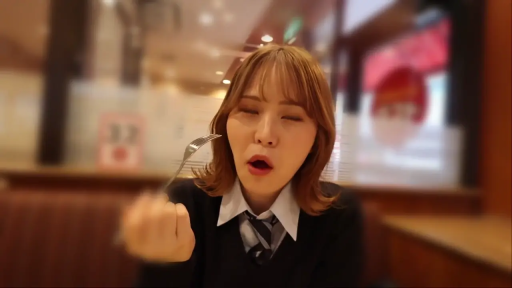 坐姿 · 脸部特写 · 餐厅 · JK制服