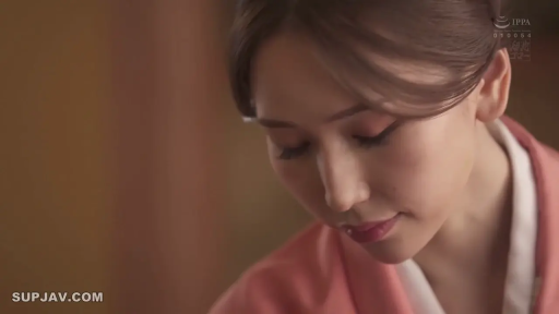 室內 · 低頭 · 特寫 · 和服 · 温婉 · 静默 · 古典