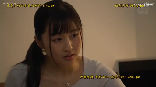 室内 · 项链 · 面部特写 · 灰色针织衫 · 马尾 · 忧虑 · 倾听 · 侧头