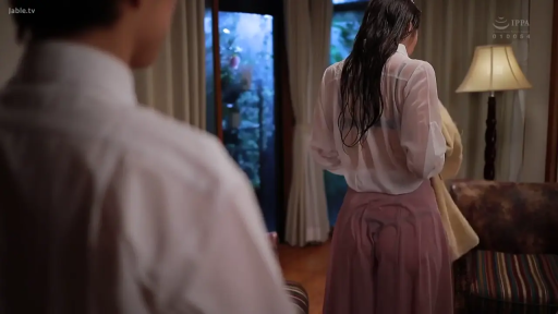 室內 · 湿透的白衬衫