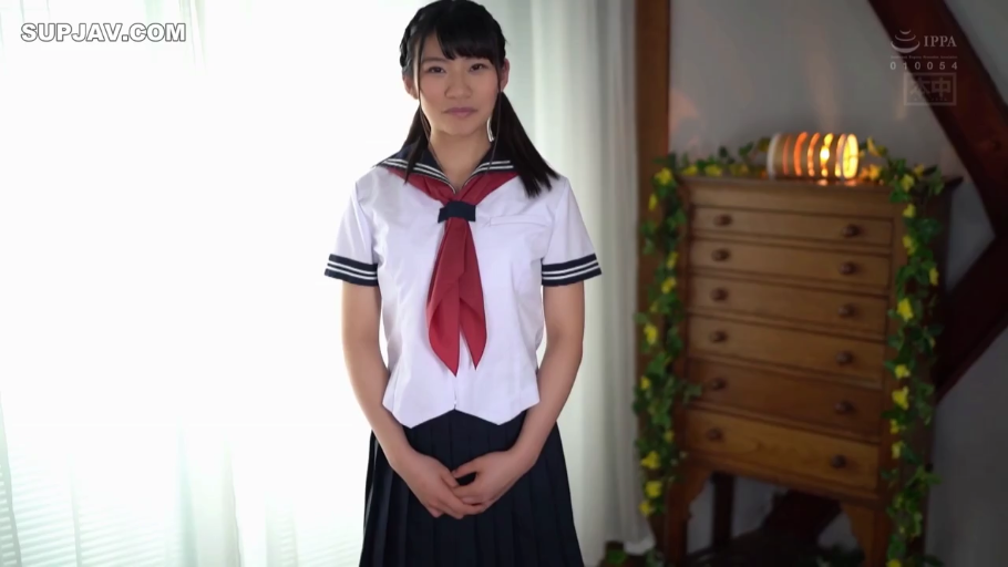 中景 · 站姿 · 房间 · 水手服