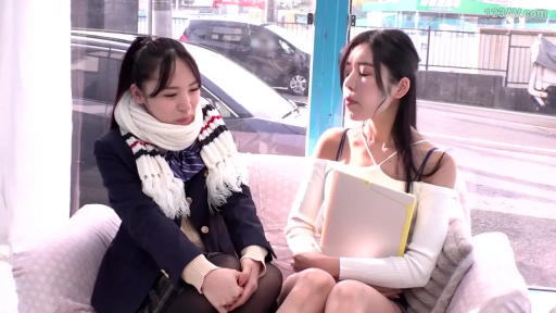 室内 · 坐姿 · 交谈 · 中景 · 自然 · 文件夹 · JK制服 · 双人