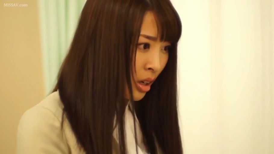 站立 · 和室 · 羞涩 · 中景 · 抚摸 · 男女互动 · 体操服 · 红色肩带