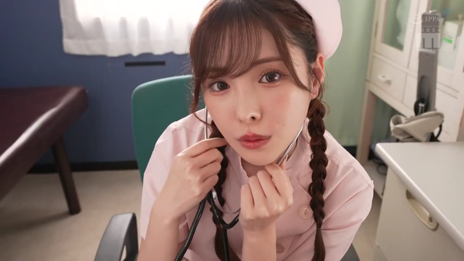 坐姿 · 单人 · 胸部 · 揉乳 · 迷离 · 沙发 · 客厅 · 胸罩