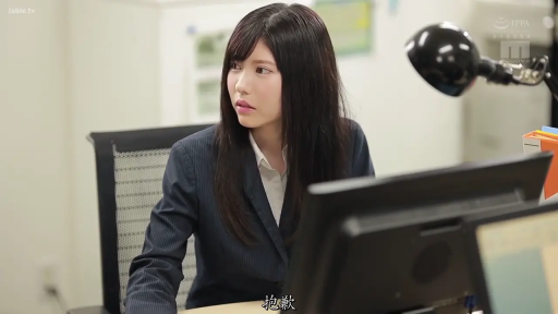 座り姿勢 · 真剣 · 办公室 · パソコン · 半身 · 办公 · スーツ