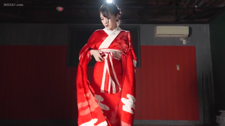 室內 · 站立 · 中景 · 整理衣服 · 红色和服