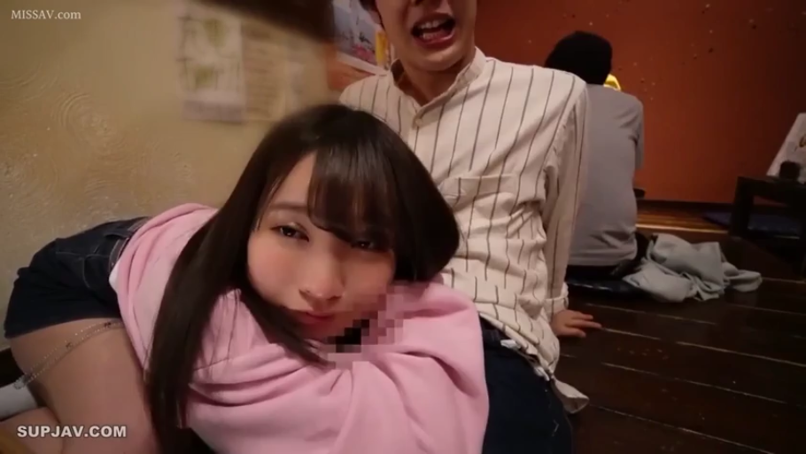 Indoor · Mosaic · Medium shot · 平静 · 粉色卫衣 · 休息 · 依偎