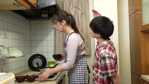 全身 · 专注 · 站姿 · 厨房 · 锅 · 男女 · 长袖衫 · 烹饪