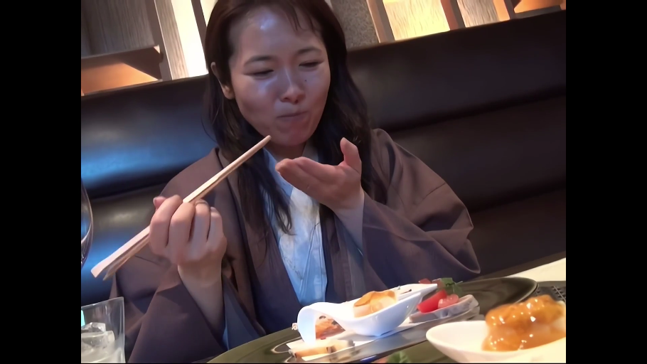 室内 · 性交 · 全裸 · 迷离 · 后入式 · 面部特写 · 湿发