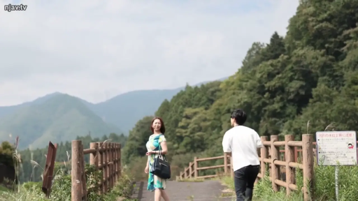 专注 · 胸部特写 · 办公室 · 站立 · 复印机 · 西装外套 · 复印 · 职场露出