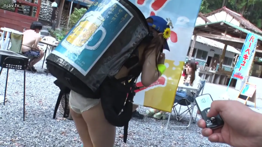 比基尼 · 中景 · 弯腰 · 户外