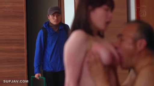 Indoor · Sitting Posture · Serious · 胸部 · Fully nude · 舔乳 · 背包 · NTR