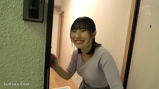 站立 · インターホン · 门口 · ピンクのニットセーター · 生活化 · 进屋