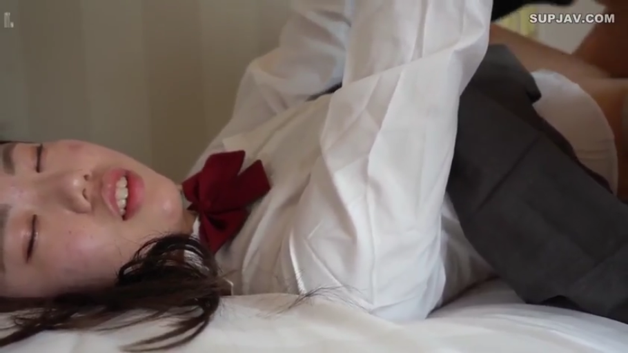 School uniform · Face · Ecstasy · 性行为 · Supine · 床上 · 亚洲人