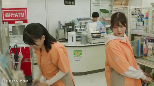 Standing Posture · 自然 · 便利店 · Shelf · Workplace · 便利店制服 · 理货