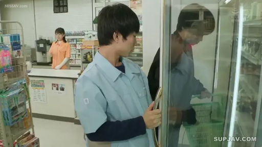 Stand · Medium shot · 开门 · 平静 · 制服 · 便利店 · 冰箱