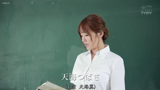 教室 · 站立 · 中景 · 自然 · 文件夹 · 黑板 · 阅读 · 教师制服