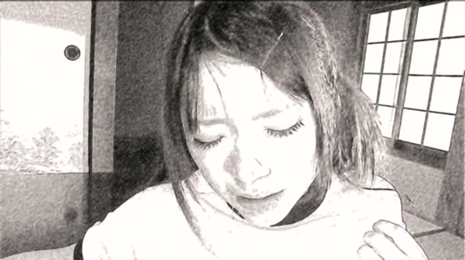 脸部 · 低头 · 房间 · T恤