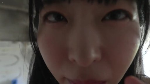 Indoor · Close-up of the face · 凑近镜头