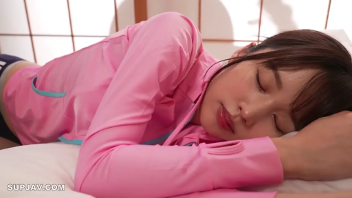 侧面 · 和室 · 闭眼 · 枕头 · 侧卧 · 体操服 · 睡眠 · 粉色运动装