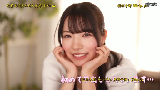 室内 · 面部 · 甜美 · 字幕 · 微笑 · 白色毛衣 · 托腮