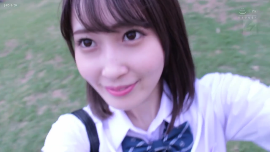 脸部特写 · JK制服 · 户外