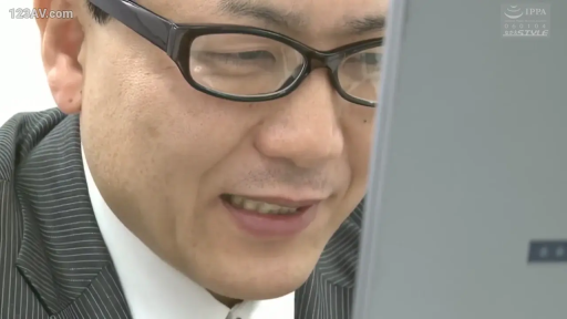 眼镜 · 办公室 · 面部特写 · 西装 · 凑近 · 窥视 · 大叔 · 猥琐