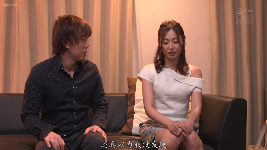 会話 · 恥ずかしがり屋 · 中景 · ソファ · リビング · 并排坐 · 露肩装 · 剧情片头