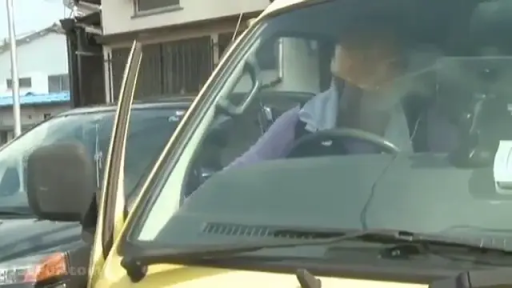 坐姿 · 衬衫 · 车内 · 模糊 · 方向盘 · 驾驶 · 记录视角