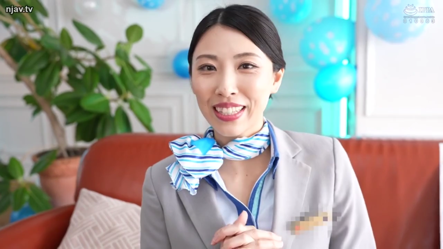 性交 · 中景 · 陶醉 · 皮沙发 · 客厅 · 裸体 · 跪爬 · 无码