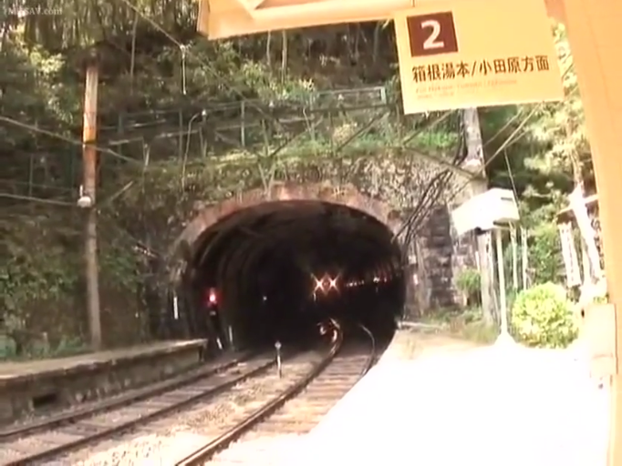 连裤袜 · 教室 · 露底 · 中景 · 黑板 · 制服诱惑 · 笑容 · 掀裙