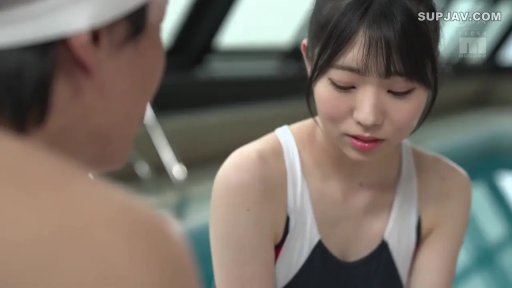 坐姿 · 羞涩 · 面部特写 · 扶手 · 注视 · 死库水 · 泳池 · 黑发