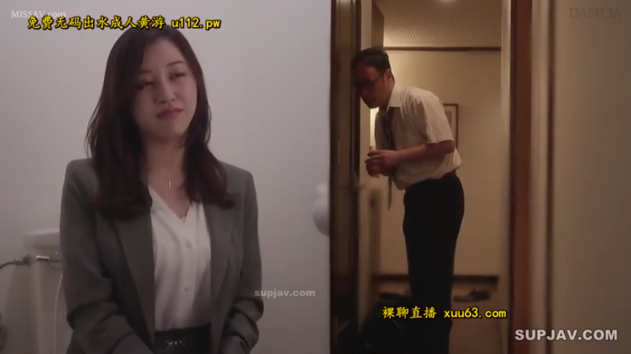 性交 · 卧室 · 仰卧开腿 · 迷离 · 躯干 · 枕头 · 水手服 · 阴毛可见