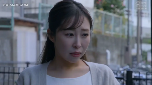 站姿 · 针织衫 · 户外 · 头部