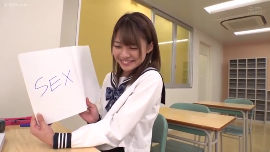 Sitting Posture · Classroom · Medium shot · Smile · Sailor suit · 制服诱惑 · Display text · 笔记本