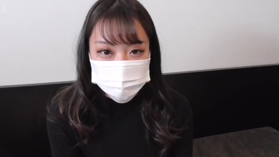 接吻 · 全裸 · 卧室 · 陶醉 · 枕头 · 身体交缠 · 腿架肩姿势 · 熟女与老者