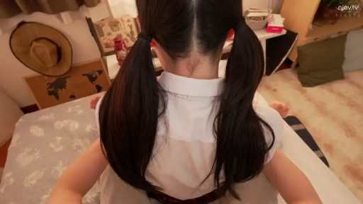 坐姿 · 卧室 · 白衬衫 · 静坐 · 双马尾 · 挂饰 · 后颈