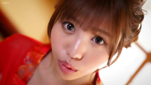 俯身 · 脸部特写 · 和室 · 凝视 · 卖萌 · 日系风格 · 红色和服