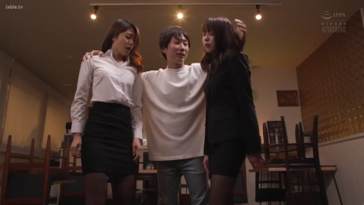 室内 · 坐姿 · 白色衬衫 · 面部特写 · 剧情向 · 忧虑 · 对视谈话