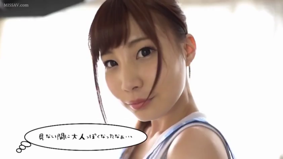 室内 · 脸部特写 · 无袖衫